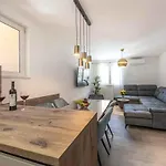 Appartamento In 51194
